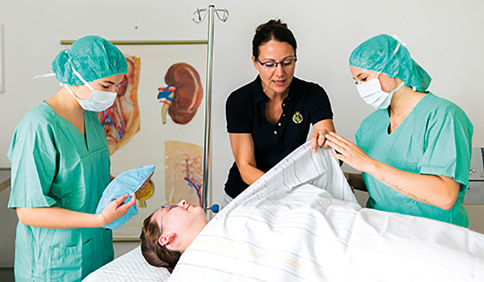 Ausbildung erklärt die Arbeit am Patienten Ausbildung erklärt die Arbeit am Patienten