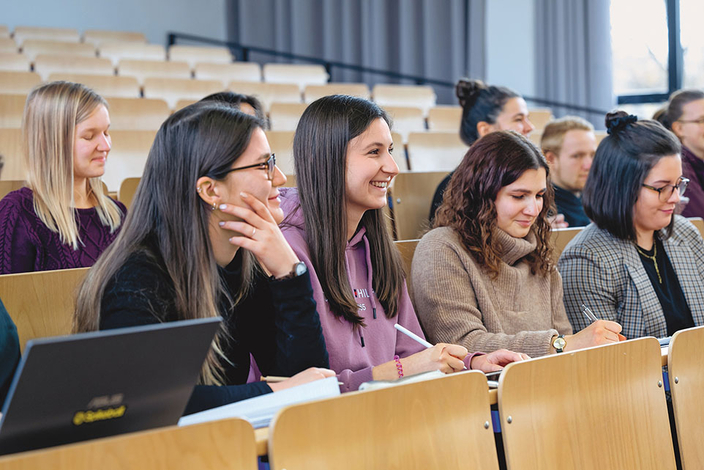 Studierende im Hörssal