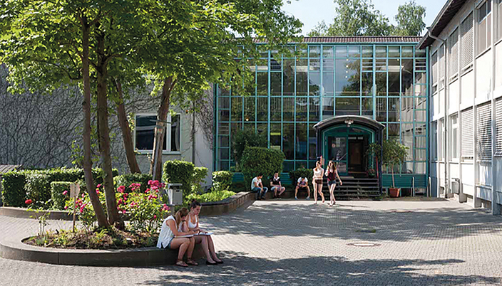 Eingangsbereich der Albert-Schweitzer-Schule Sinsheim. Eingangsbereich der Albert-Schweitzer-Schule Sinsheim.