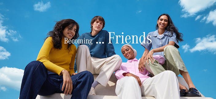 Kampagnenbild Gruppe junger Menschen "Becoming … Freinds" Kampagnenbild Gruppe junger Menschen "Becoming … Freinds"